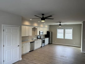 Building Photo - 107 Screven St