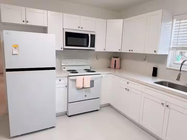 Building Photo - 1720 NE 146th St