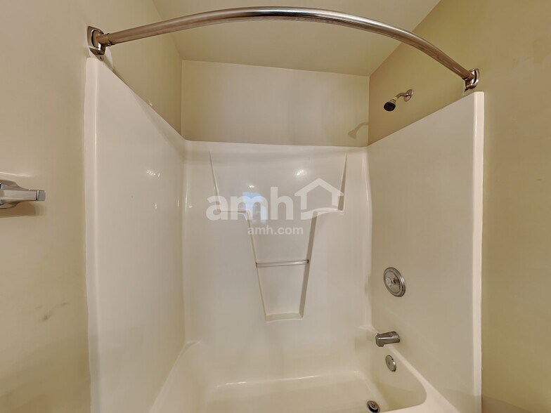 Building Photo - 13207 Meadowmere Rd