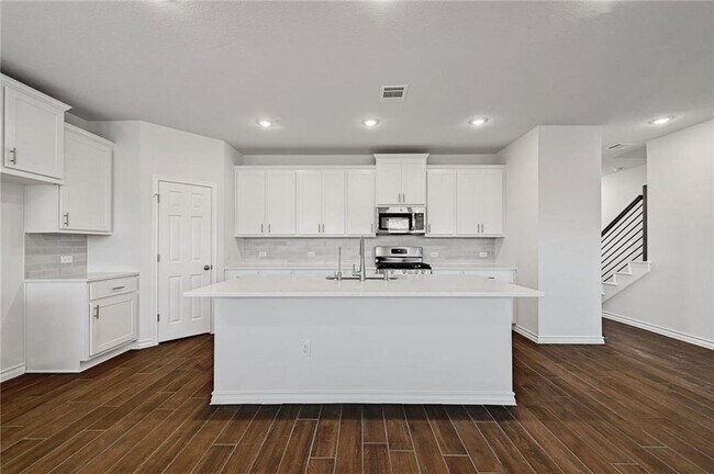 Building Photo - 806 Pepperbark Loop