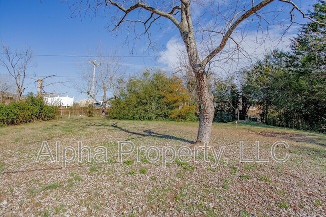 Building Photo - 105 Shadecrest Dr