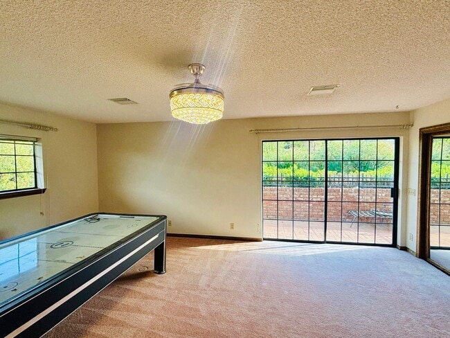 Building Photo - 527 Westlake Dr