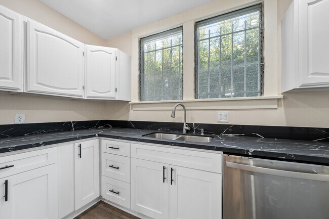 Primary Photo - 7853 Waring Ave