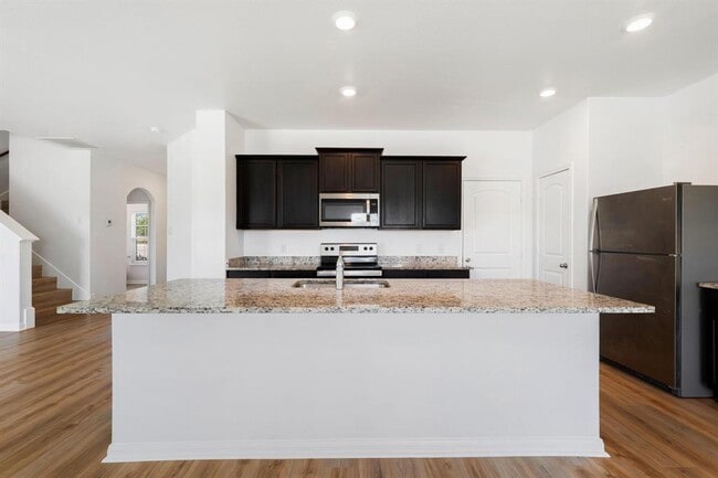 Building Photo - 317 Cres Park Dr