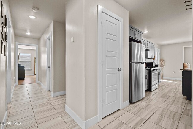 Building Photo - 14724 Mountain Breeze Ave