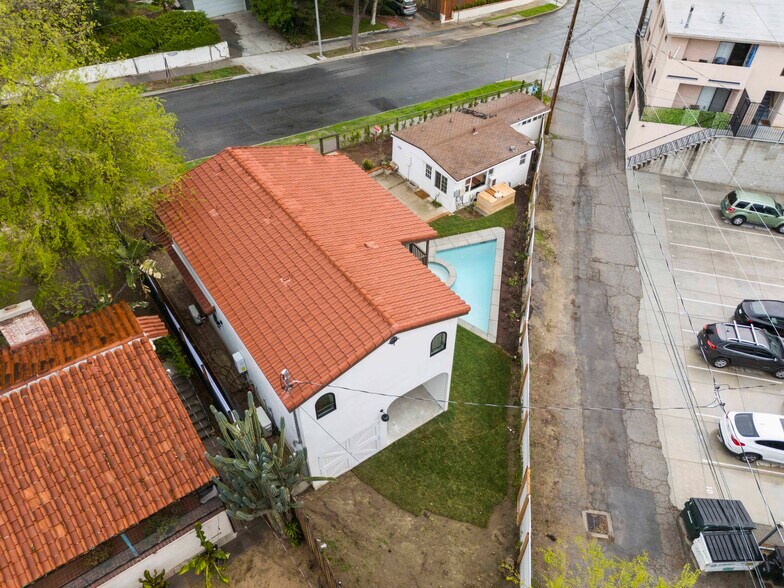 Building Photo - 1223 S Chavez St