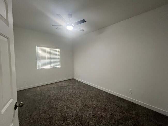 Building Photo - 2470 sq ft, remodeled single story, hard to find 5 bed, 2.5 bath, 2 car garage in guard gated Sta...