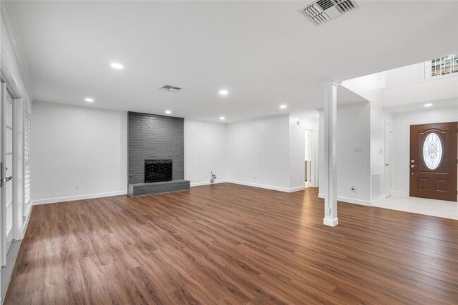 Building Photo - 8000 Manassas Dr