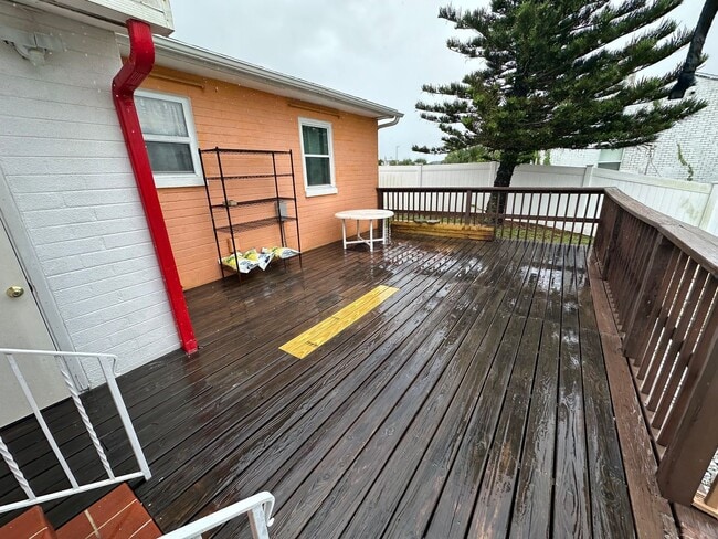 Building Photo - 3-Bedroom, 2-Bath Home Just Steps from the Beach – Daytona Beach