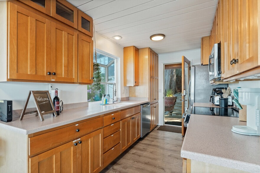 Building Photo - 2038 S Breezy Point Rd