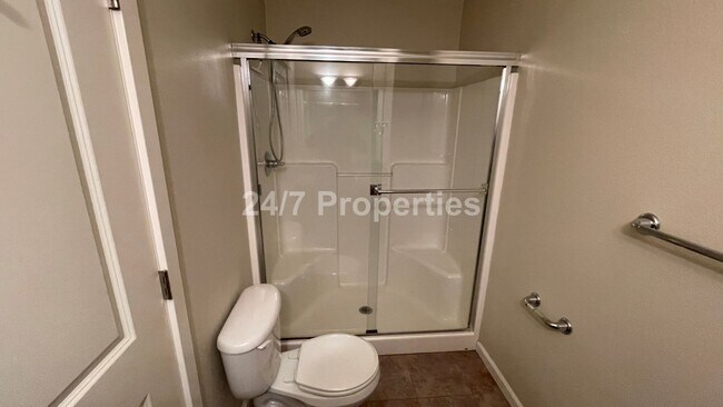 Building Photo - Beautiful 3 BD I 3.5 BA Townhome w/ Double...