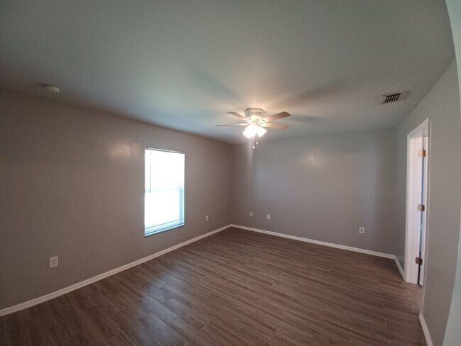 Building Photo - 2720 Soaring Hawk Dr