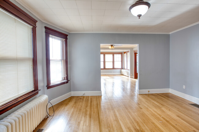 Building Photo - 226 Ledgeside Ave