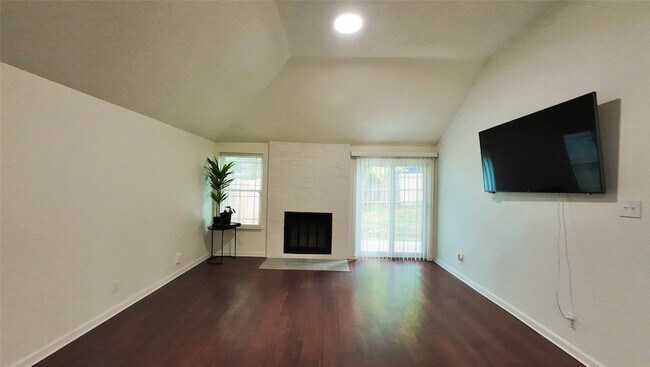 Building Photo - 1404 Woodfern Dr