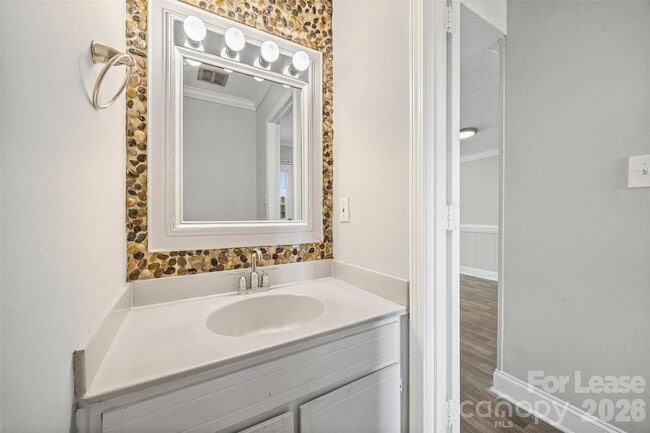 Building Photo - 7906 Oak Meadow Ct