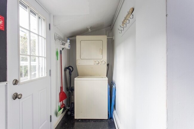 Building Photo - 43 Bayview Rd