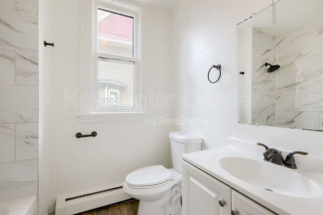 Building Photo - 1118 6th St