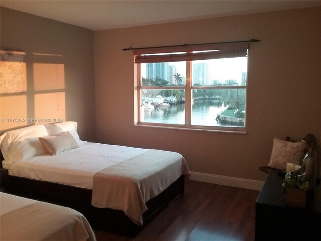 Building Photo - 401 Golden Isles Dr