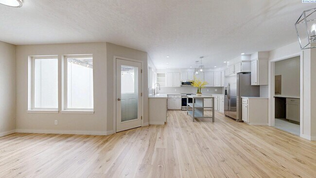 Building Photo - 2 bed, 2 bath townhome in Meadow Springs