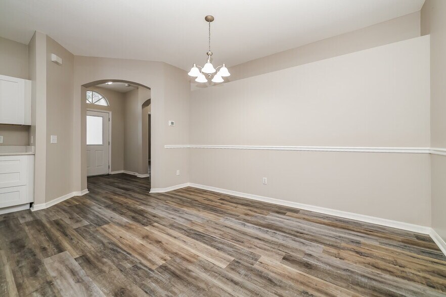 Building Photo - 13417 Silvercreek Dr