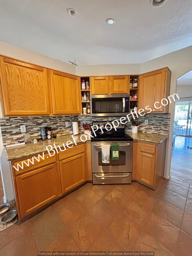 Building Photo - 2675 W Desert Bluffs Ct