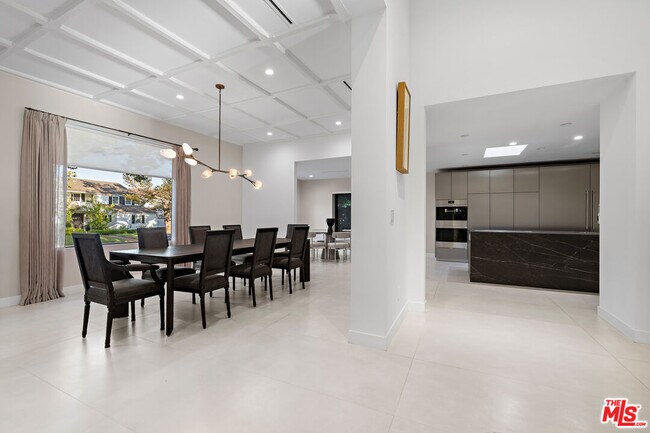 Building Photo - 201 S Bedford Dr