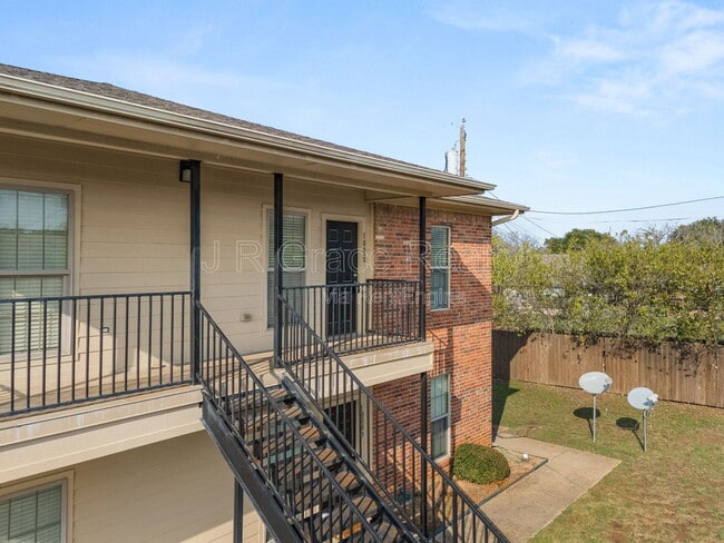 Primary Photo - 10007 Amber Cir