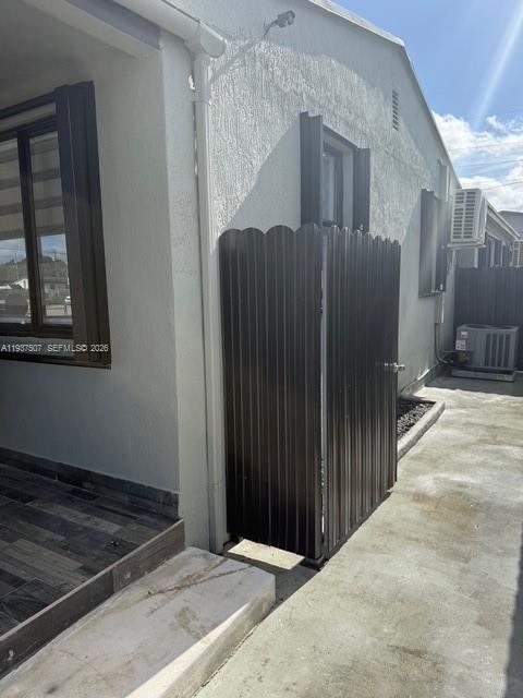 Building Photo - 822 W 30th St