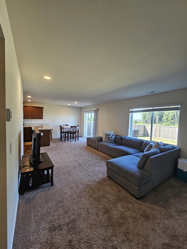 Building Photo - 2417 Fiddleback St NE