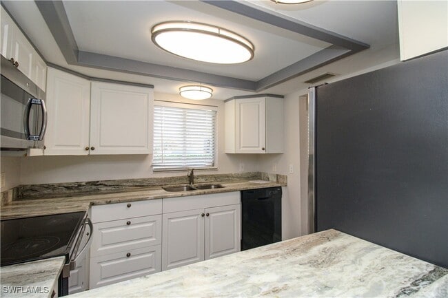 Building Photo - 5635 Rattlesnake Hammock Rd