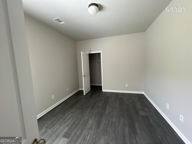 Building Photo - 80 Drew Cir