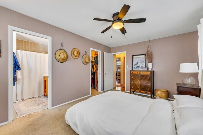 Building Photo - Renovated Mid Century Modern Home in the D...