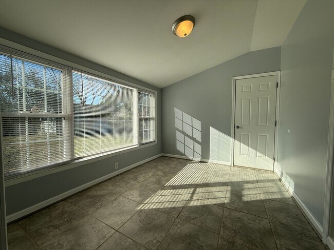 Building Photo - Tastefully Updated 4 Bedroom Home.