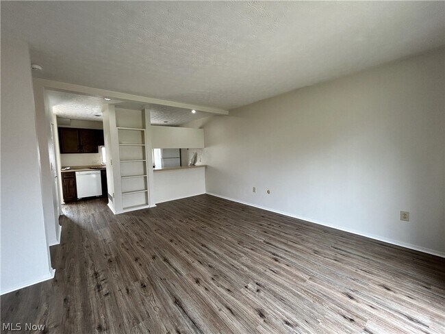 Building Photo - 123 Orchard Dr