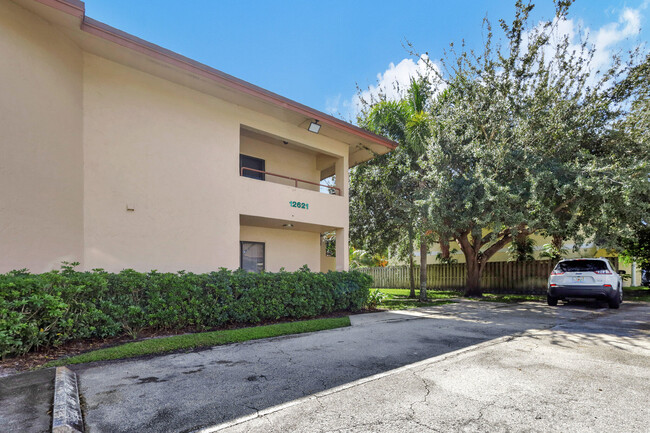 Building Photo - 12621 Westhampton Cir