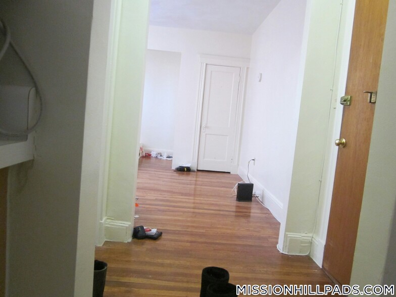 Building Photo - 49 Worthington St