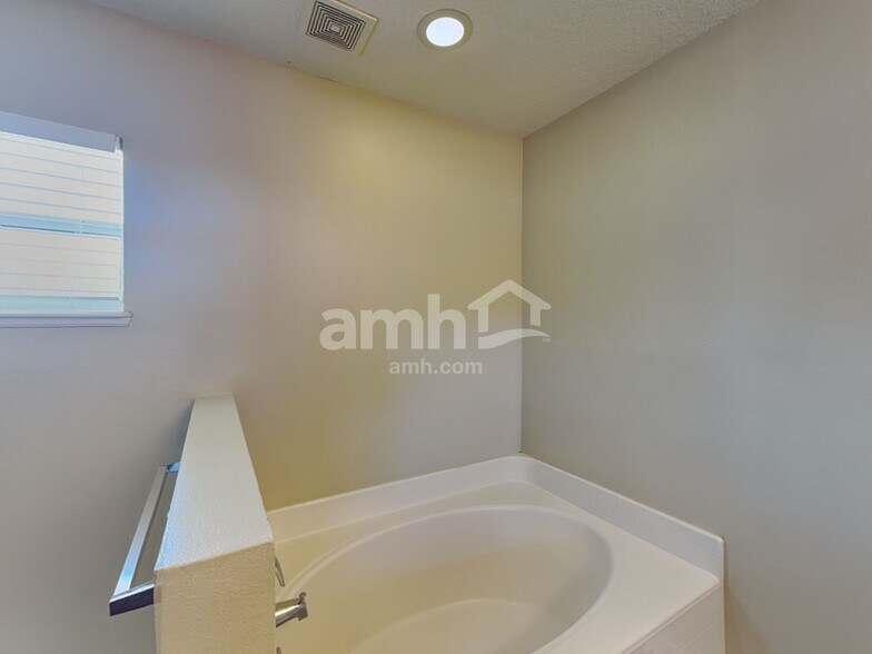 Building Photo - 5498 Cougar Park Ct