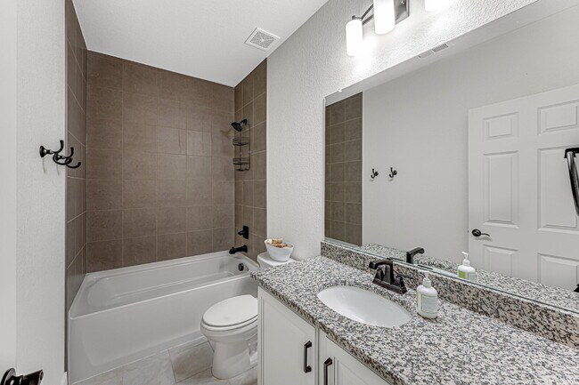 Building Photo - $4,795.00, 5 bed, 3.5 bath located in Denver.