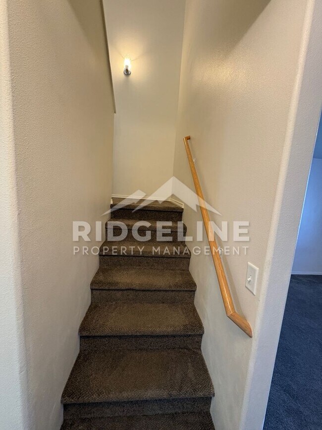 Building Photo - 345 S Byron Ave