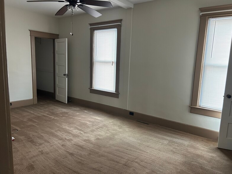 Building Photo - 2 Romeyn Ave