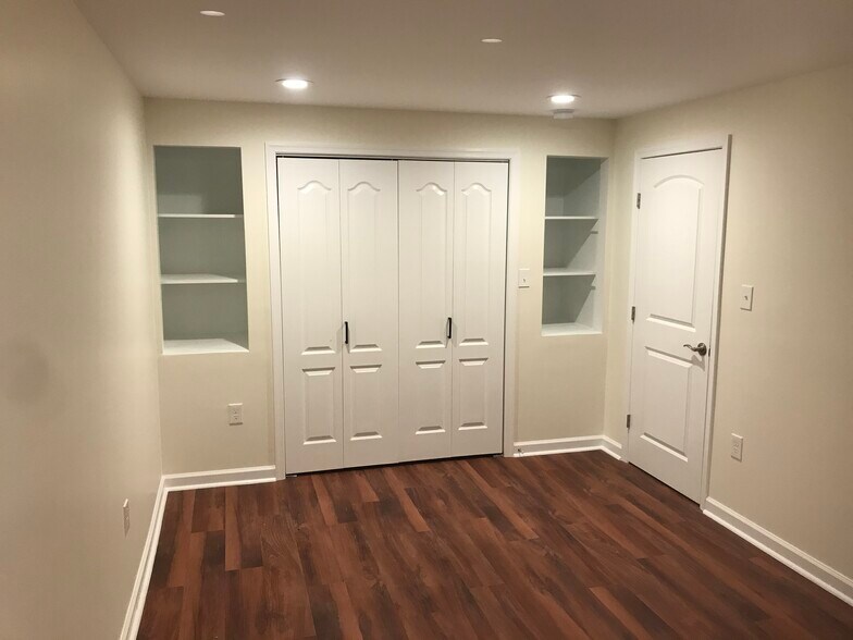 Building Photo - 4802 Hicks Dr