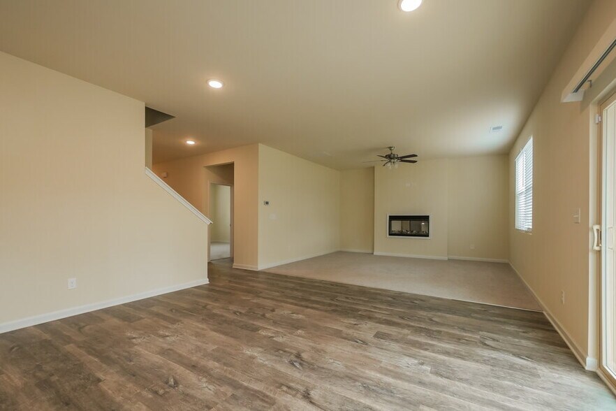 Building Photo - 367 Hamilton Pointe Dr