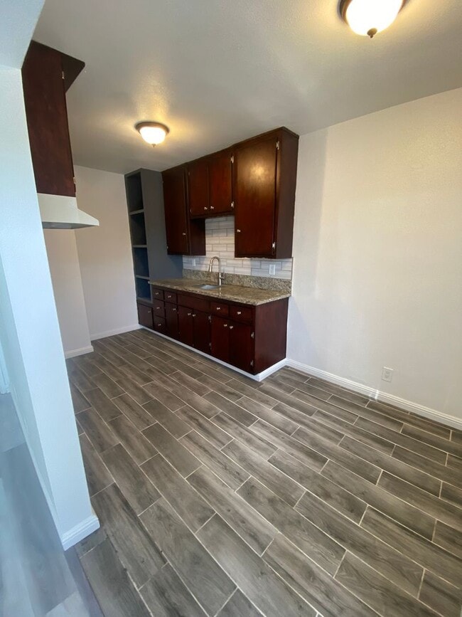 Building Photo - Cute 1 Bedroom ADU perfect for Single or S...