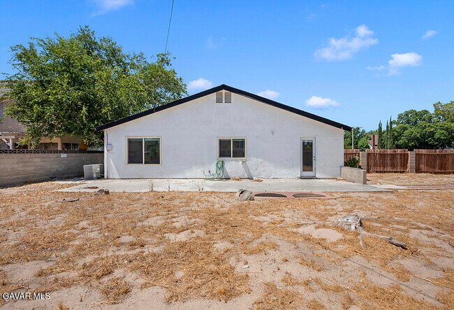 Building Photo - 44556 Fenhold St