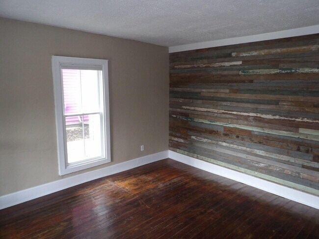 Building Photo - 611 Taylor Ave