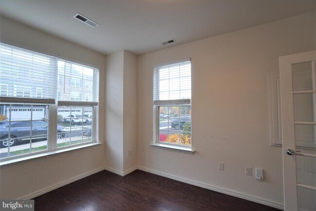 Building Photo - 1013 Chapman Cir
