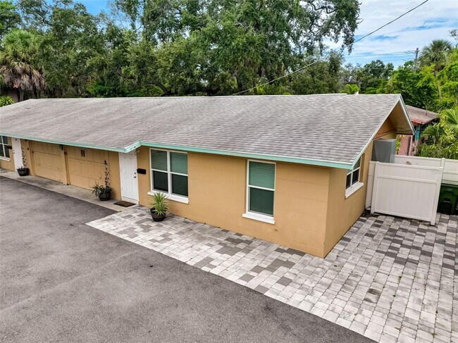 Building Photo - 618 S Osprey Ave