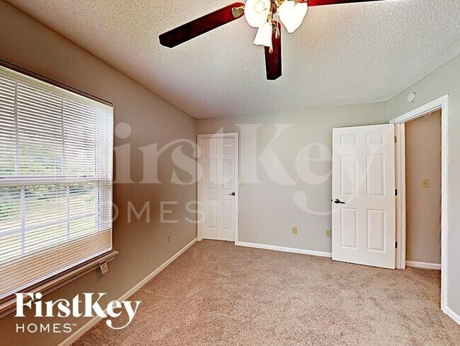 Building Photo - 10514 Blue Springs Ln