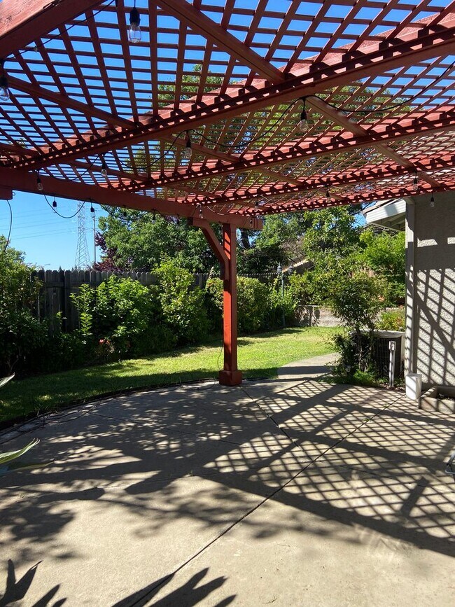 Building Photo - Chelsea Ridge - Broadstone. Walk to park, ...