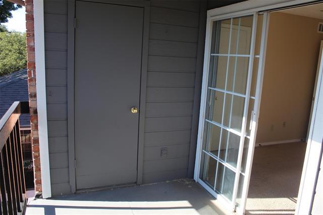 Building Photo - 18333 Roehampton Dr